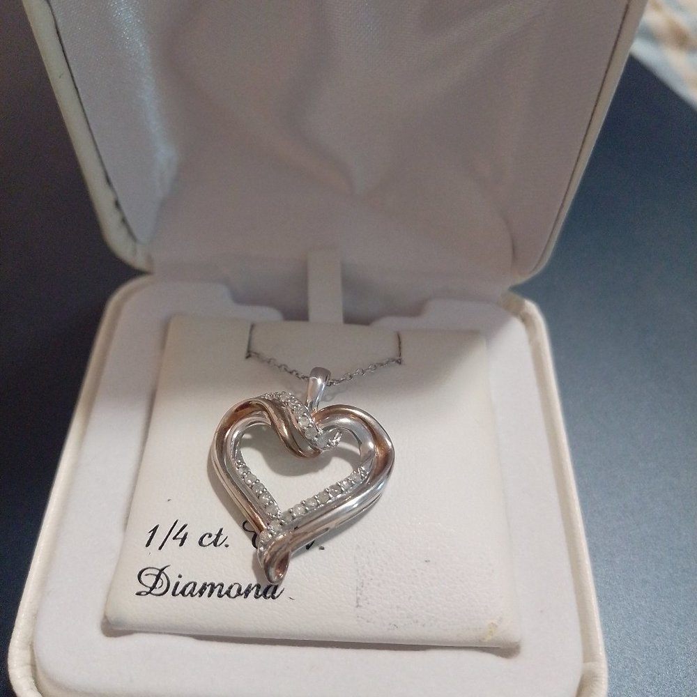 Gold over Silver 0.25 CT TW diamond pendant